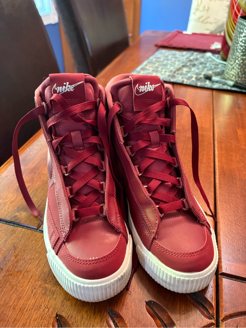 Nike women’s Burgundy High-Top Sneakers (size 6)